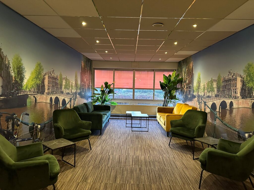 lobby sitting area (2)